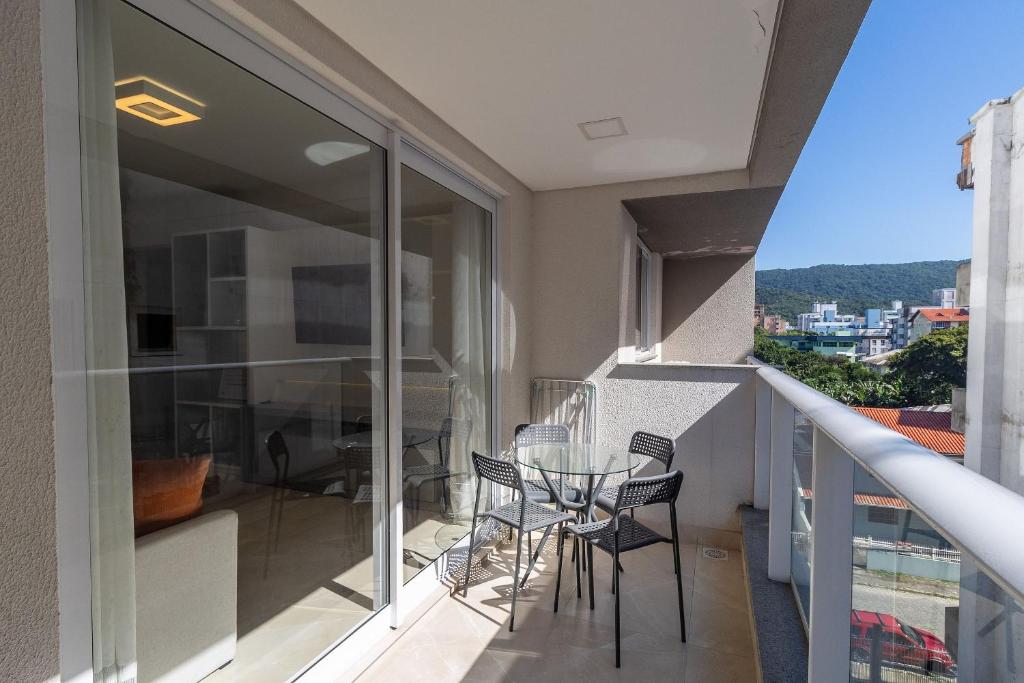 Terrazzo 503B - Apartamento 02 suítes - Acomoda até 06 pessoas - À poucos metros da praia de Bombas - (Consultar serviços de roupa de cama e banho), Bombinhas