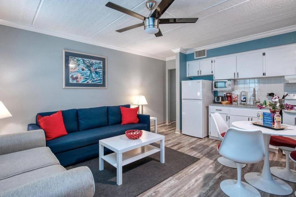 Sunset Beach Suites at Madeira Beach! Steps to Beach & Restaurants! - Suite 5, St Pete Beach