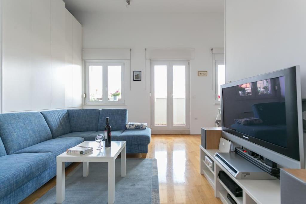 Swanky Gem, Dubrovník