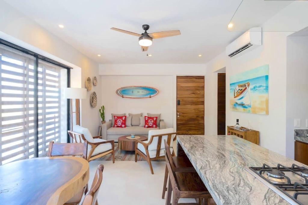 Nerea Golden Zone - 3 Blocks to Beach - 4
