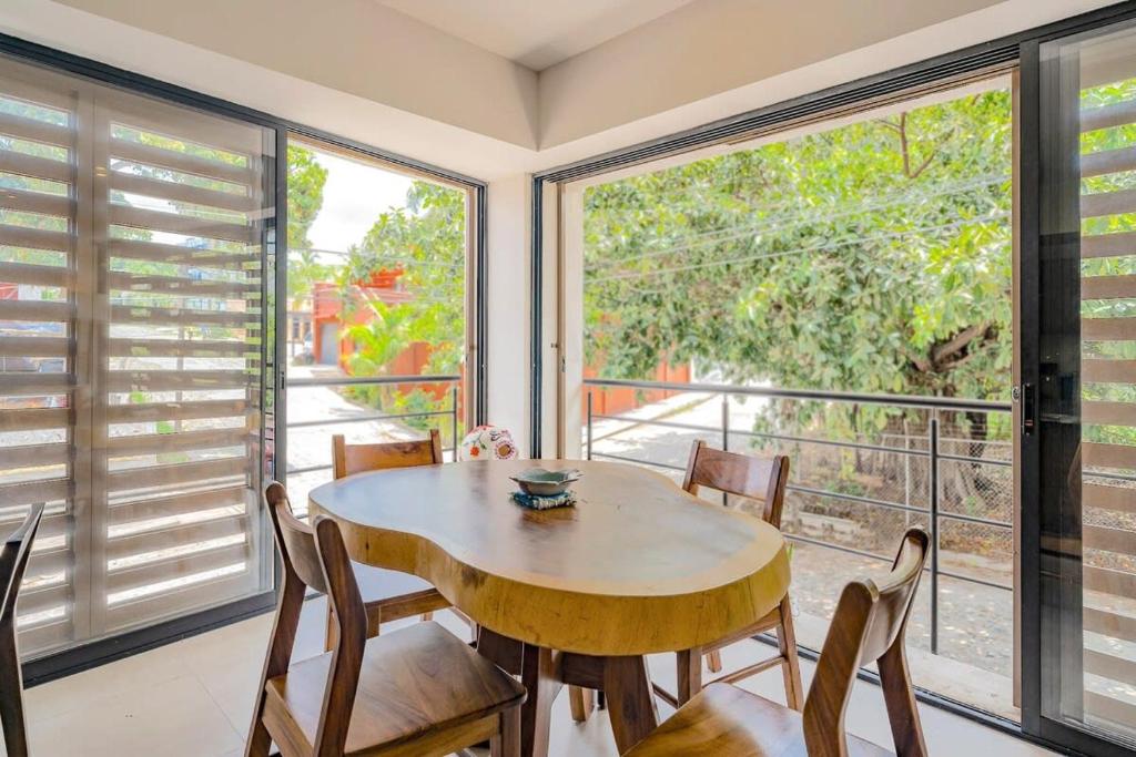 Nerea Golden Zone - 3 Blocks to Beach - 2