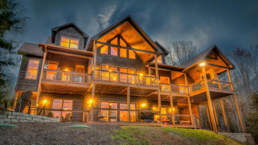 Branch Oak Manor, Mineral Bluff