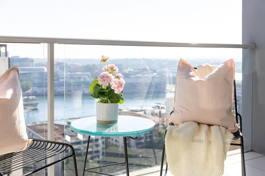 A Spacious 2BR Apt with an Amazing View Over Darling Harbour, Sydney