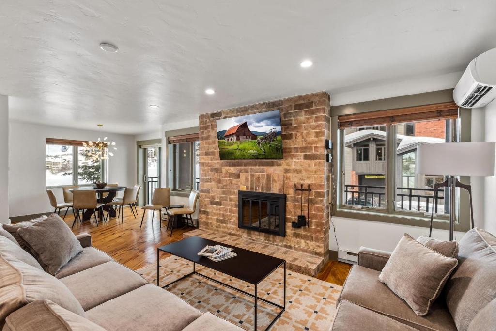 Bear Claw 415 - Ski-in Ski-out Condo!, Steamboat Springs