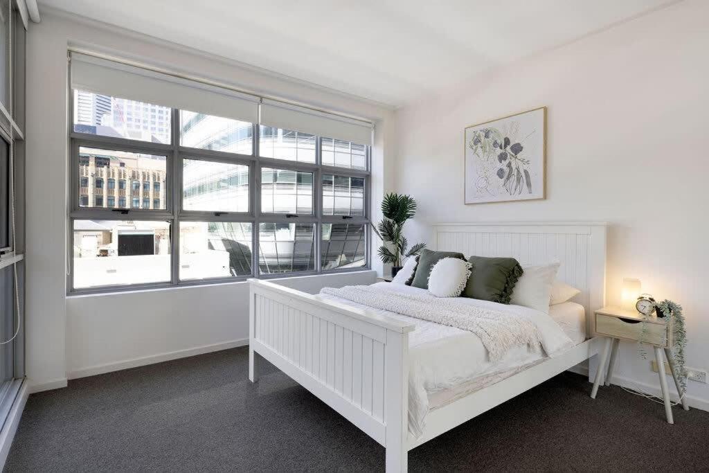 A Stylish & Bright Suite Next to Darling Harbour, Sydney