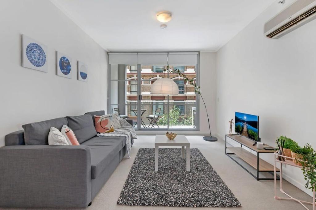 A Comfy & Modern Studio Near Darling Harbour, Sydney