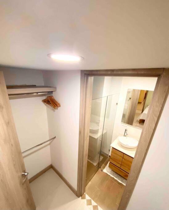 New apto in convenient location with parking - 4
