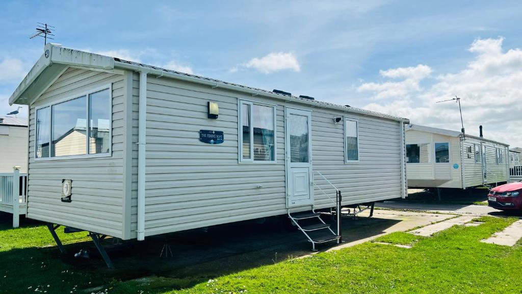 Luxurious caravan in Lyons Holiday Park Rhyl, Meliden