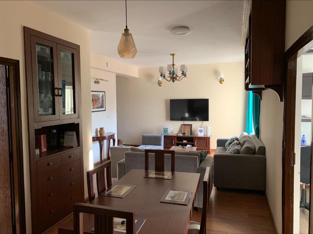 Sweet Home Hattiban, Patan