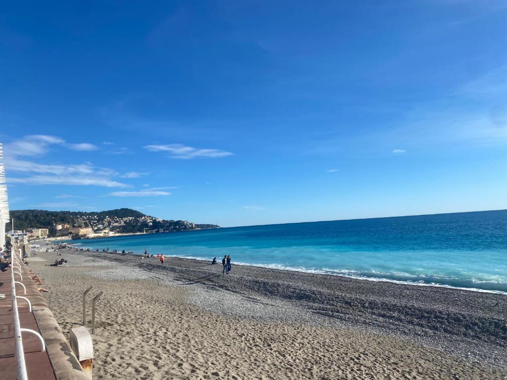 Heart of Nice-Rooftop Seaside Studio - 2