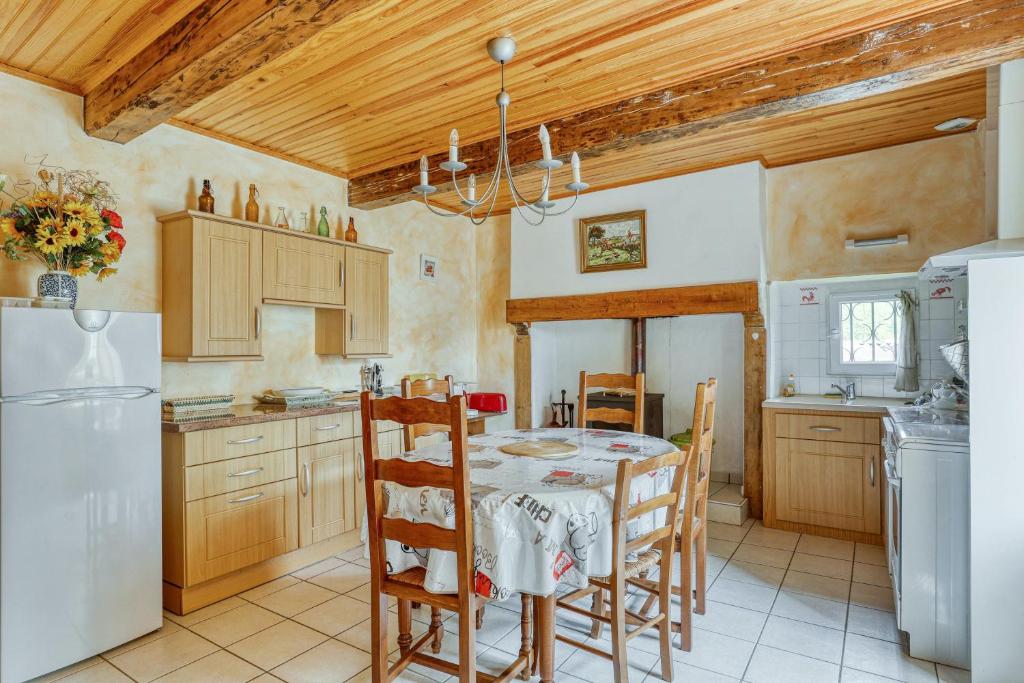 Maison de 2 chambres avec jardin clos a Puycelsi