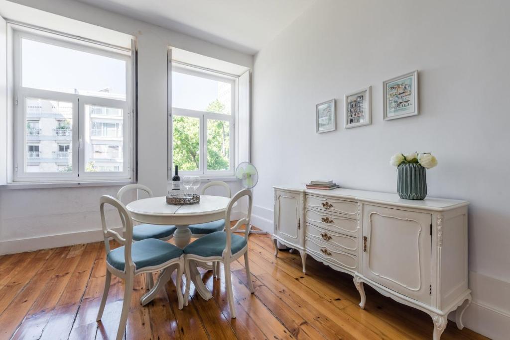 GuestReady - Cityscape coastal flat, Porto