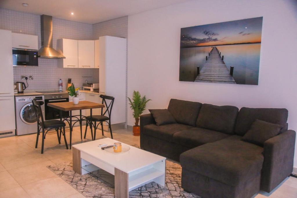 Bark Luxury Apartments @The Signature, Accra