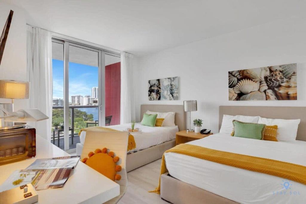 To Steps from the Beach - Coastal Bliss, Pool- Gym, Hallandale Beach