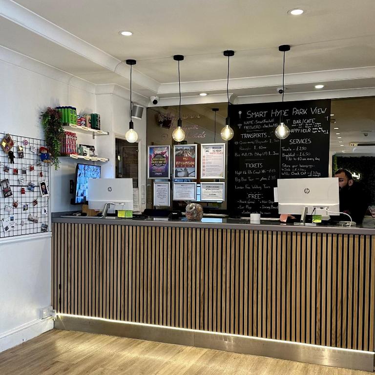 Front desk [24-hour]