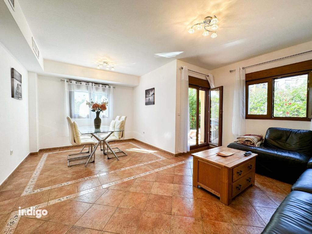 Bright 3-Bedroom Townhouse - Las Lomas - BAU01 - 4