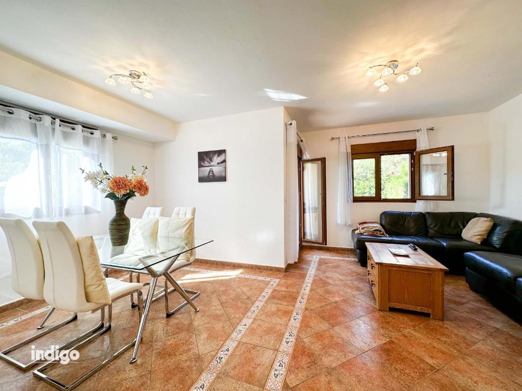Bright 3-Bedroom Townhouse - Las Lomas - BAU01 - 5
