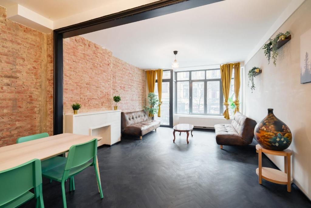 Charming and Spacious Apartments in the Heart of Antwerp, Antverpy