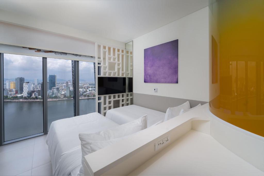 Wink Icon Hotel Danang Riverside – Luxury Suites – 24hrs Stay & Rooftop Pool Bar