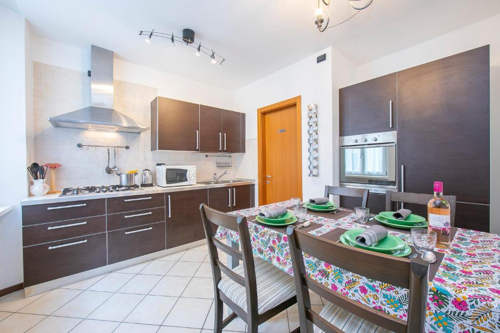 Casa Azzurra 150mt From Lake - Happy Rentals - 2