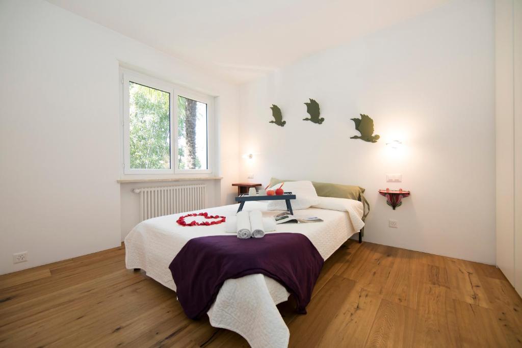 Charm Apartment with Balcony and Parking - Happy Rentals - 4