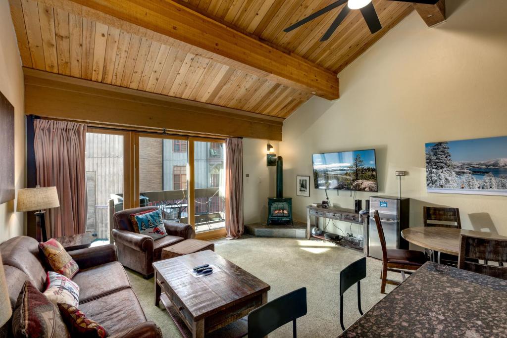 Lofted Retreat in The Village! condo, Truckee