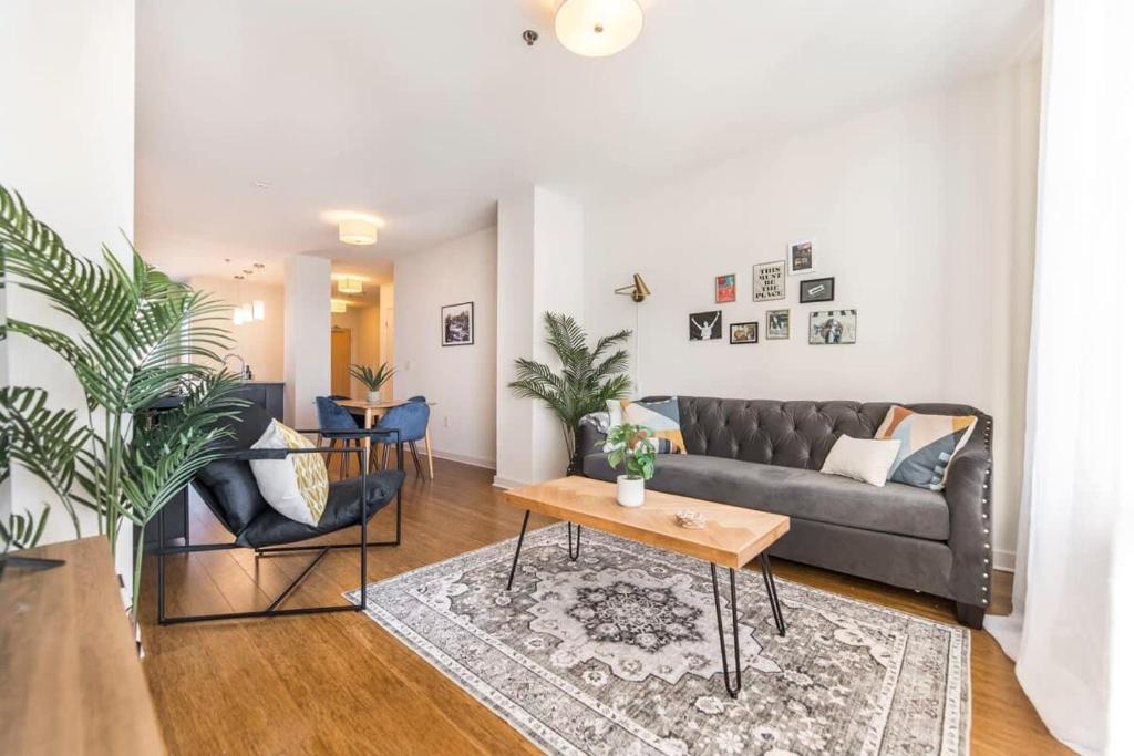 Center of DT walking distance to many venues, Macon