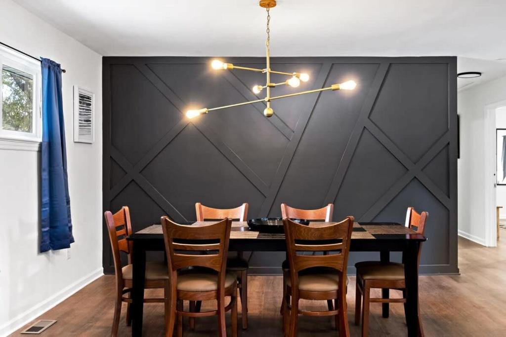 Elegant in Noir- Midcentury Modern Vibes, Chattanooga