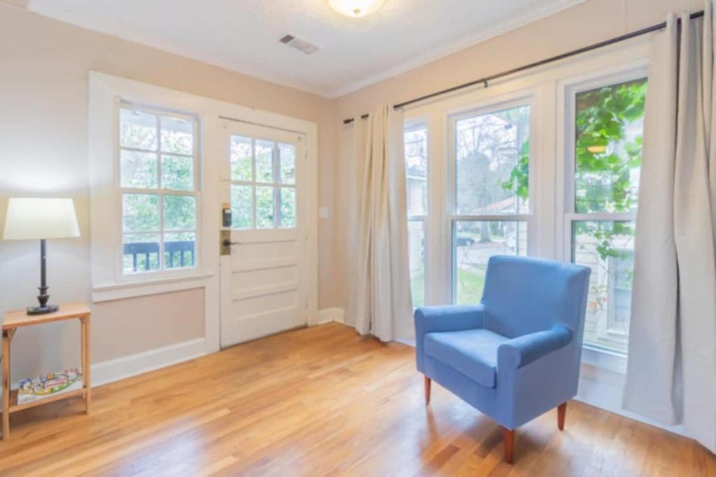 Midtown Magic- Back Unit- 10mins to Downtown, Columbus