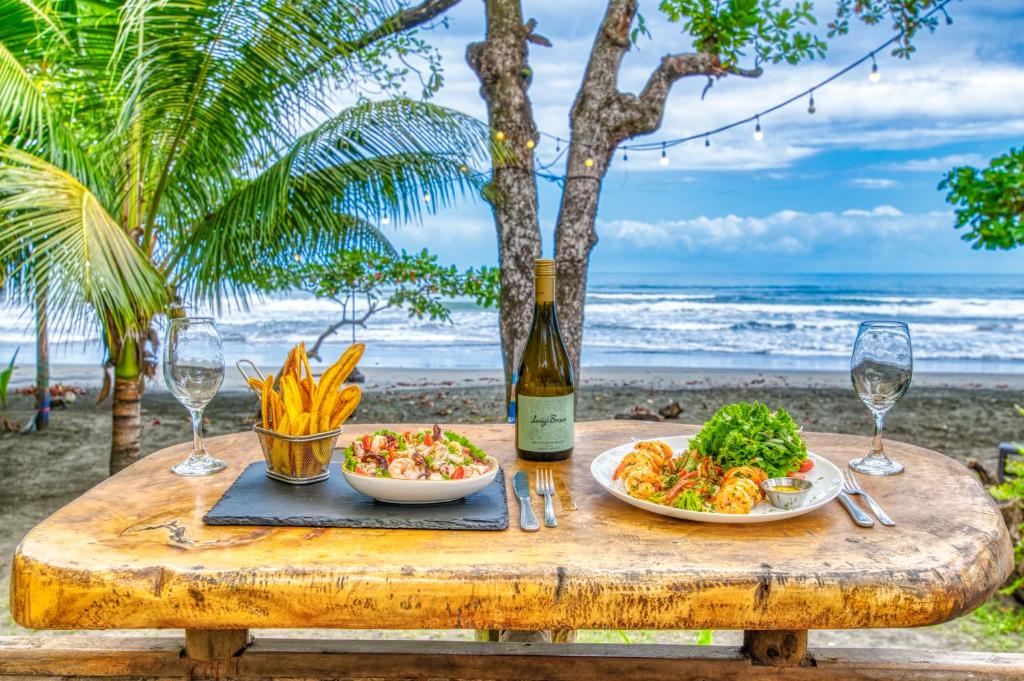 Beach, Atlantida Lodge in Cahuita