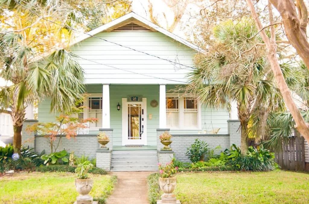 Modern & Centrally Located Stay at Calypso Dreams, Mobile