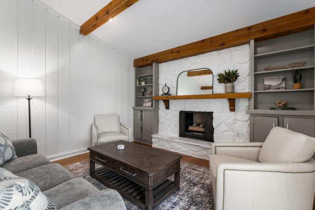 Charming Tudor Near Notre Dame - Granger Retreat