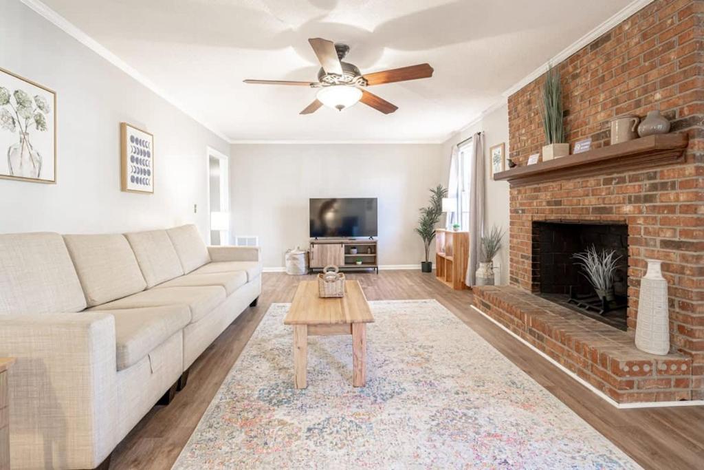 Serene on Sonning- Close to I-26- 20 Mins to Midtown, Hollywood Point