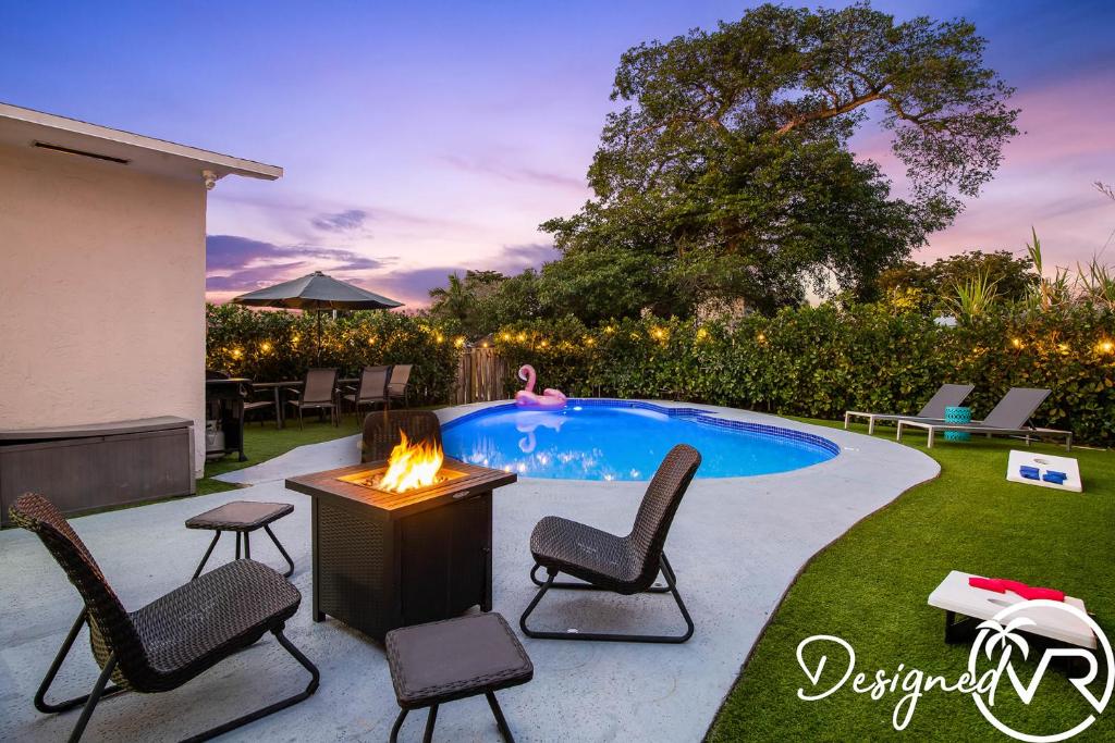 Charming 4BR Home w Private Pool, Dania Beach