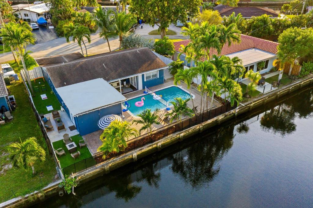 Peaceful 5BR -Waterway Views Private Heated Pool, Fort Lauderdale