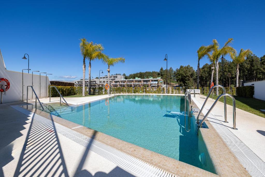 Luxury House Chaparral Golf E70 by AORA STAY - 2