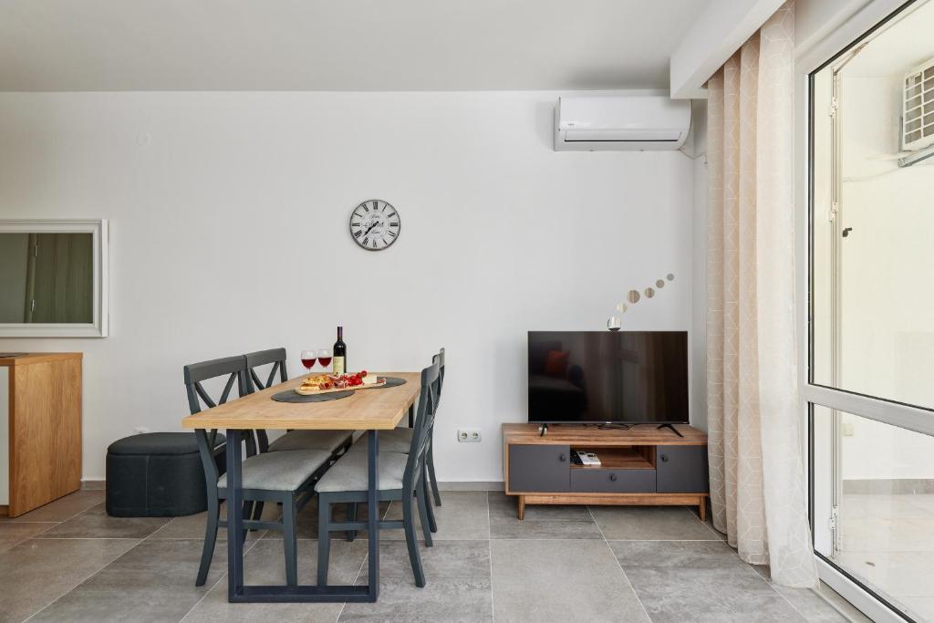 Apartment Hill with Free Garage Spot - 3