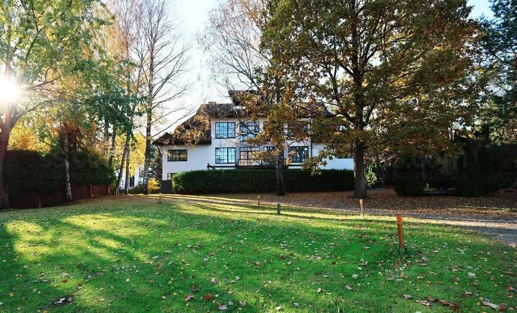 Great Apartment next to the Lake Baltezers, Hotel in Priedkalne