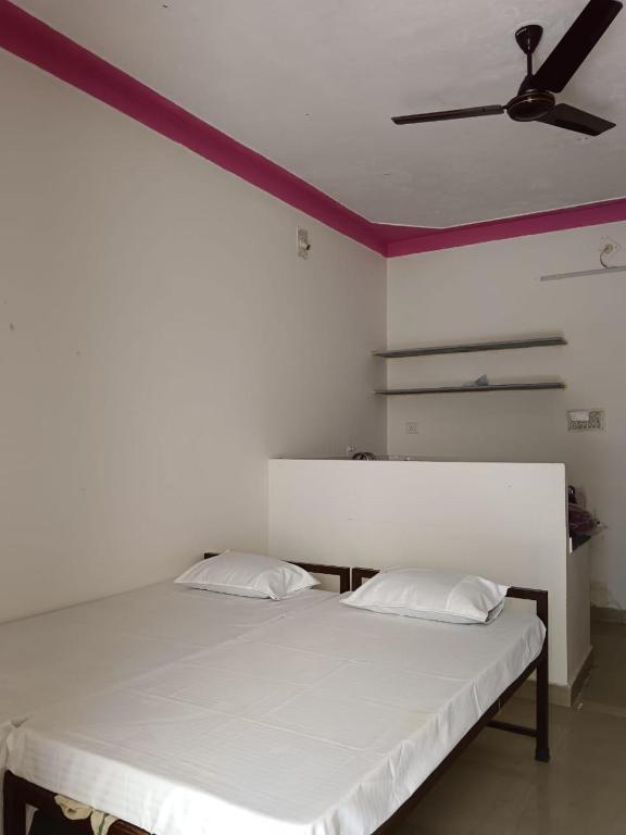 Shree Aaditya Home Stay, Udždžain