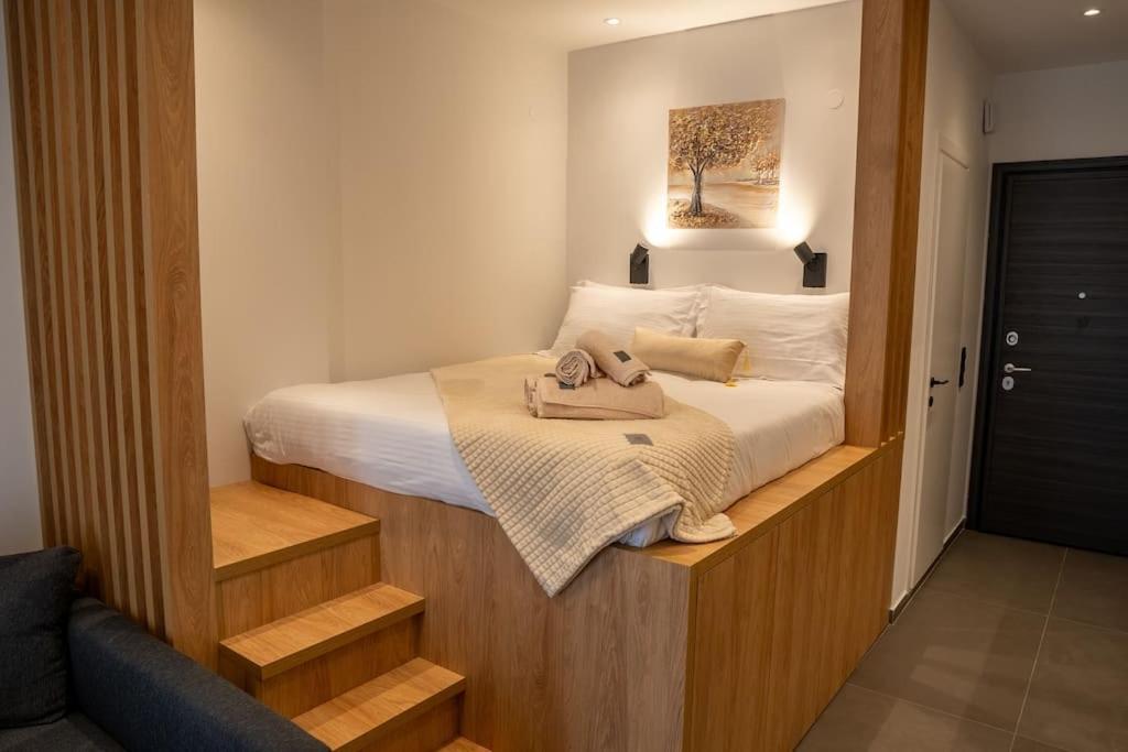 Thessalonian Suite I - 2 Steps from White Tower, Soluň