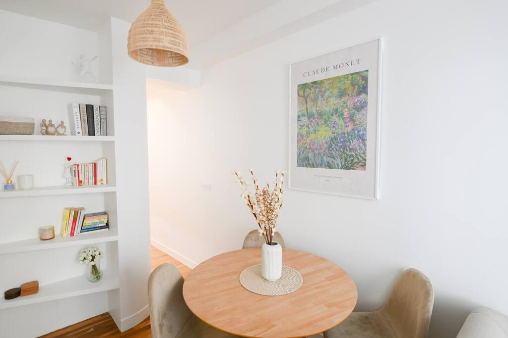 We Parisian The Marais Cozy Home - 4