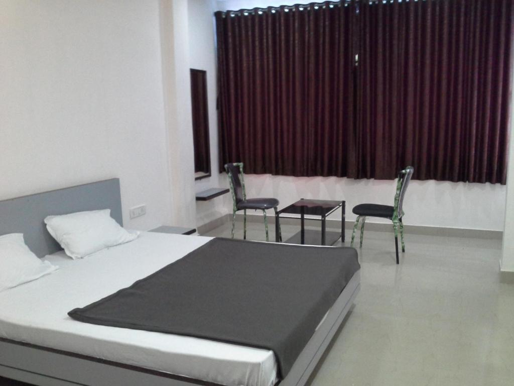 Hotel Galaxys Vaibhav photo