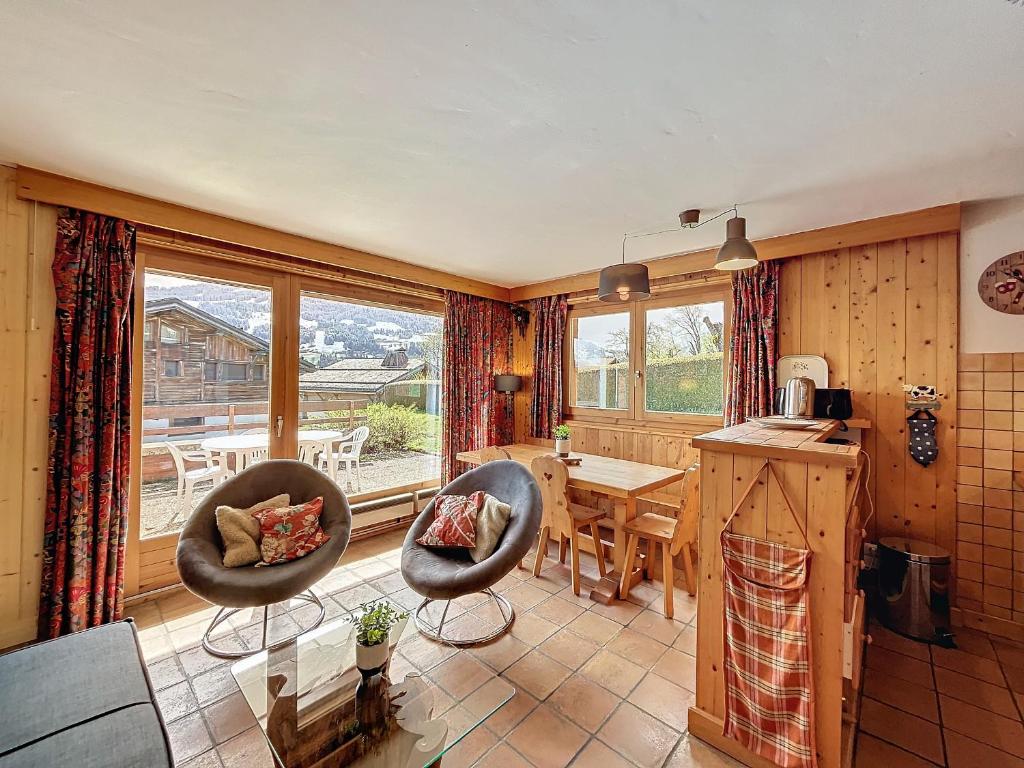 Appartement Mont Blanc : 2 chambres, terrasse, parking et équipements modernes - 1