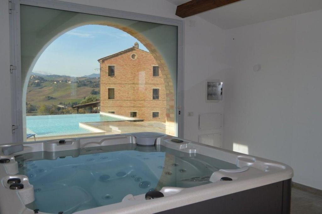 Ferienhaus mit Privatpool für 12 Personen ca 350 qm in Loro Piceno, Marken Provinz Macerata