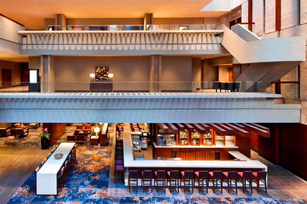 フロント・ロビー