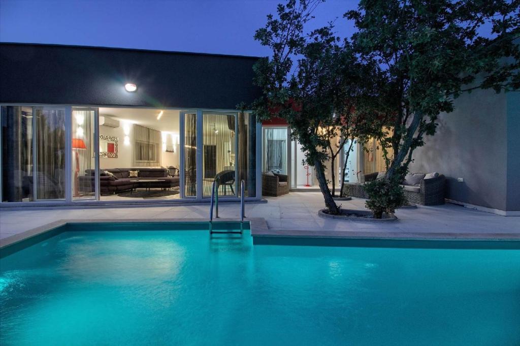 Ferienhaus mit Privatpool für 10 Personen ca 150 qm in Medulin, Istrien Südküste von Istrien, Medulin