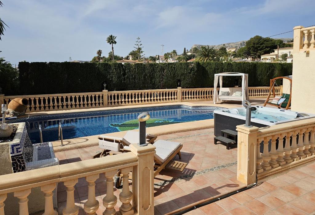 Luxury Villa - pool, hot tub, aircon, TVs, home cinema, office, Gbit Internet, sports equipment - 1