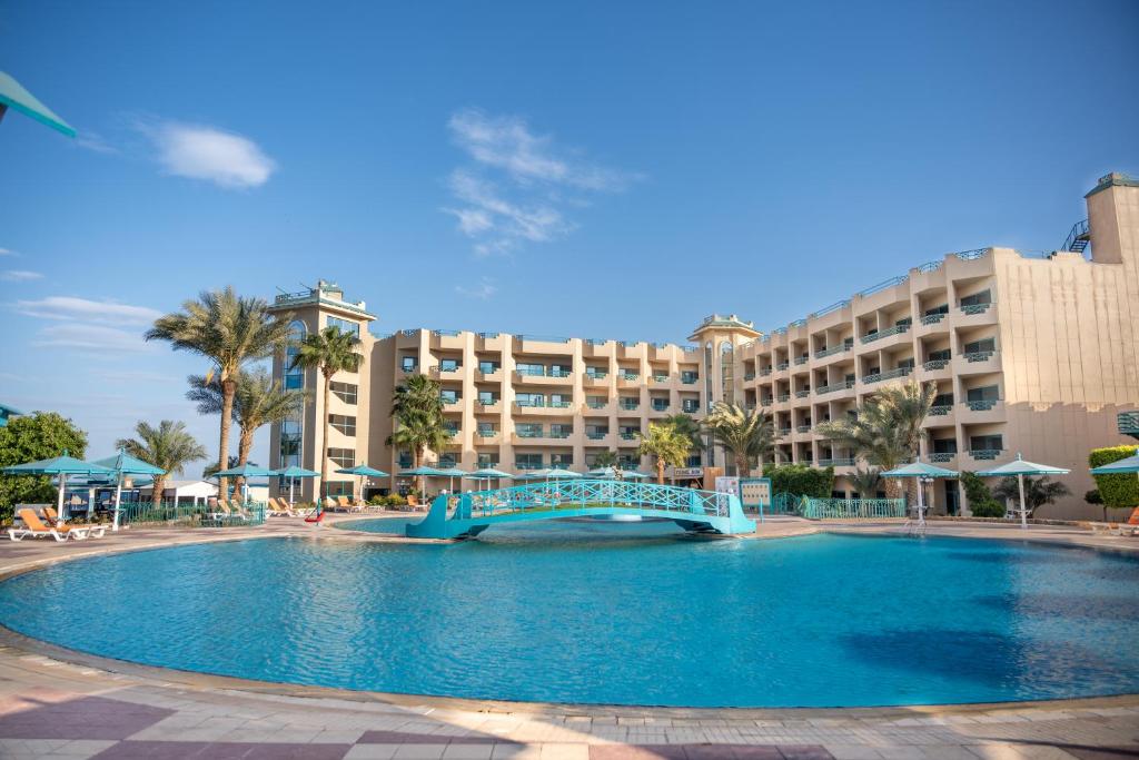 Moreno Horizon Spa and Resort — Swimming pool in Hurghada, Red Sea