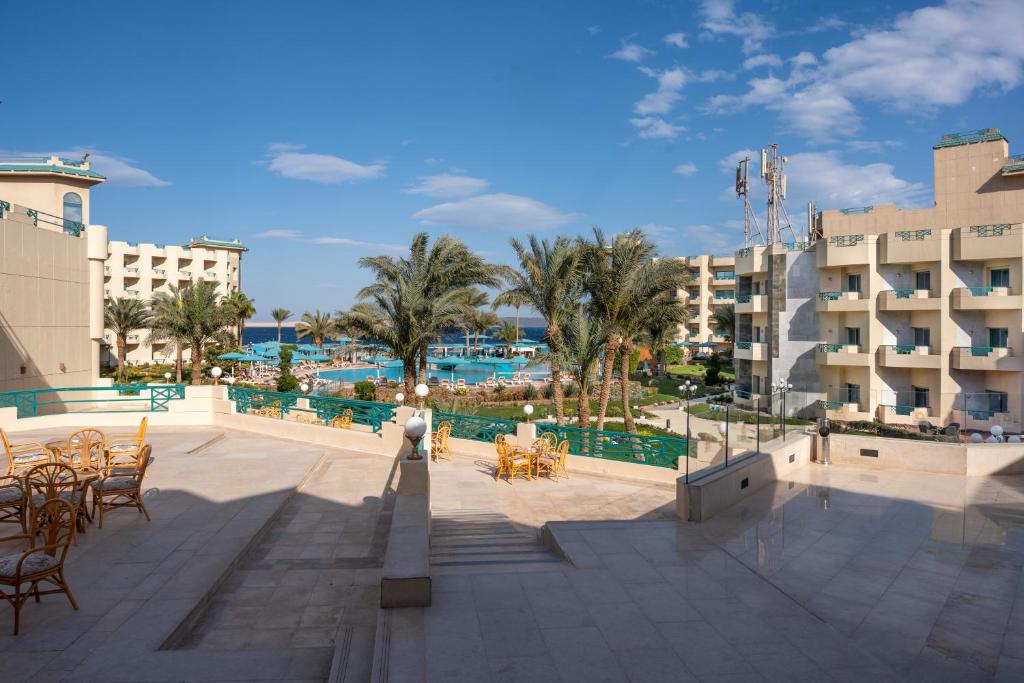 Moreno Horizon Spa and Resort — Swimming pool in Hurghada, Red Sea