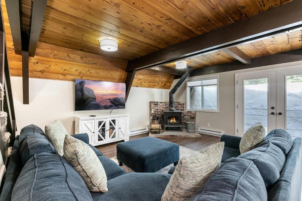 Rustic and Modern 3BDR Tahoe Cabin, Tahoe City